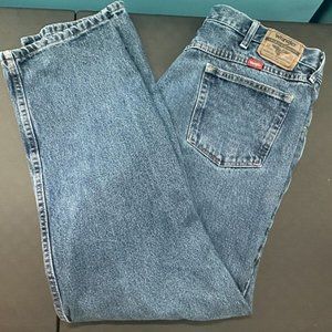 Wrangler Jeans 40 x 32 Pre - Owned Relaxed Fit Good Conditon